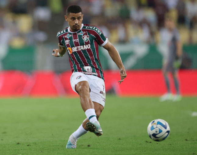 Read more about the article Tottenham Hotspur interessado no médio Andrei, do Fluminense